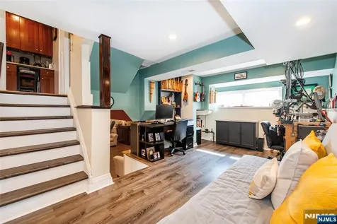 24 Lennon Place Clifton NJ 07013