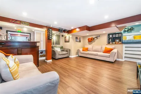 24 Lennon Place Clifton NJ 07013
