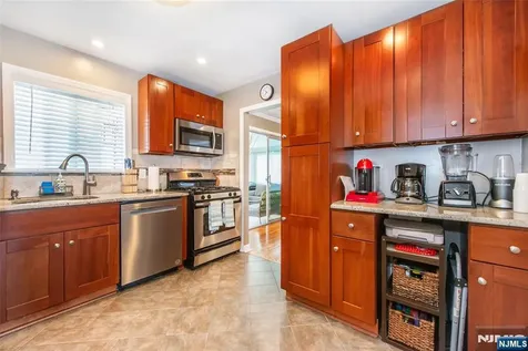 24 Lennon Place Clifton NJ 07013