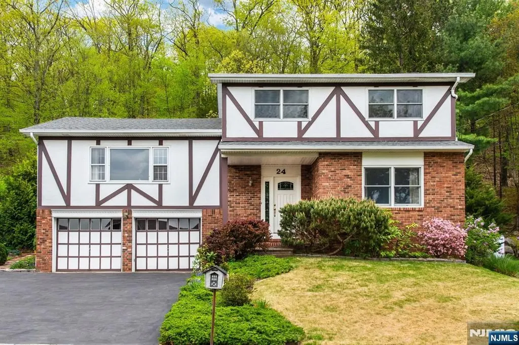 24 Molinari Drive Wanaque NJ 07465