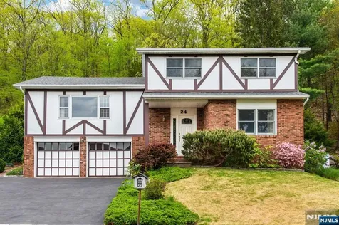 24 Molinari Drive Wanaque NJ 07465
