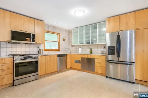 24 Molinari Drive Wanaque NJ 07465