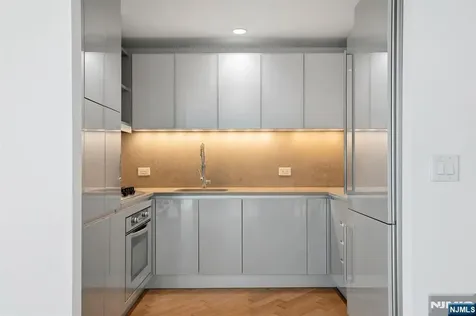 77 Hudson Street Jersey City NJ 07302