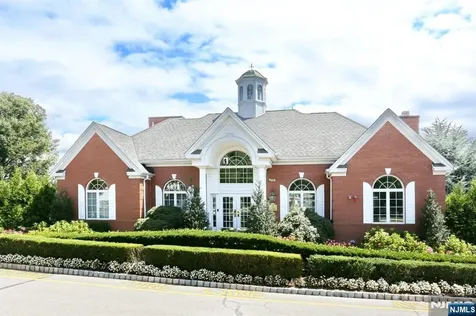 204 Swathmore Drive Nutley NJ 07110
