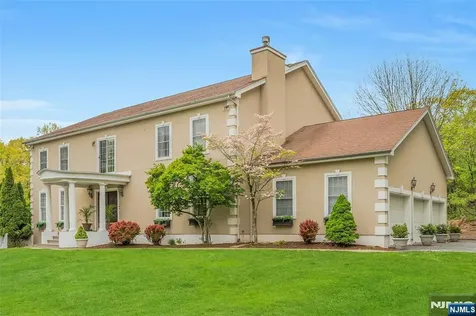 16 Lenape Trail Montclair NJ 07043