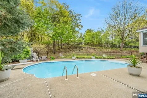 16 Lenape Trail Montclair NJ 07043