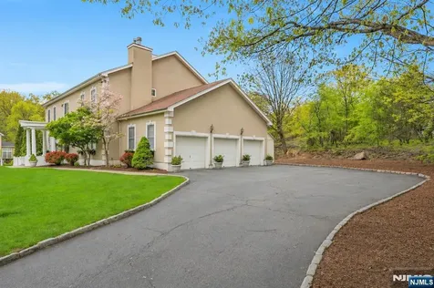 16 Lenape Trail Montclair NJ 07043