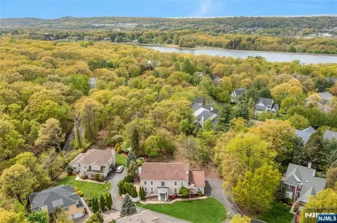 16 Lenape Trail Montclair NJ 07043