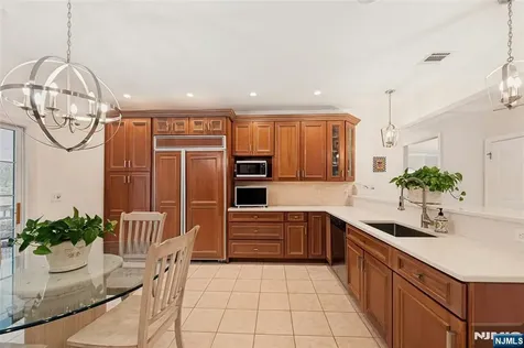 16 Lenape Trail Montclair NJ 07043
