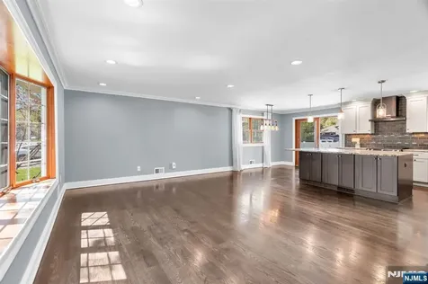 53 Smithfield Road Waldwick NJ 07463