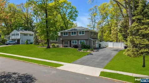53 Smithfield Road Waldwick NJ 07463