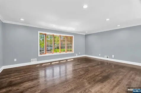 53 Smithfield Road Waldwick NJ 07463