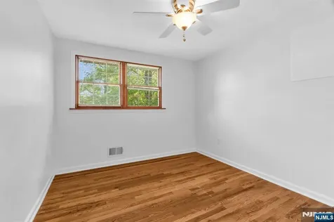 53 Smithfield Road Waldwick NJ 07463