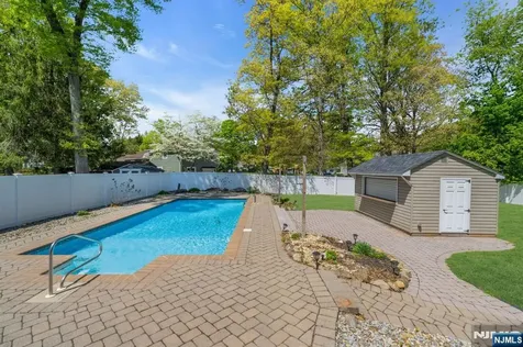 53 Smithfield Road Waldwick NJ 07463
