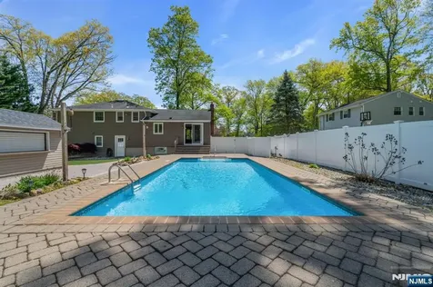 53 Smithfield Road Waldwick NJ 07463