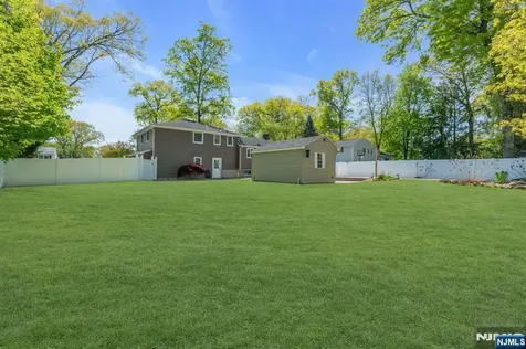53 Smithfield Road Waldwick NJ 07463