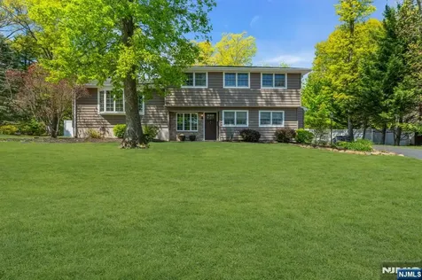 53 Smithfield Road Waldwick NJ 07463
