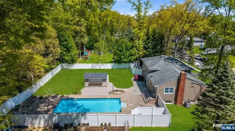 53 Smithfield Road Waldwick NJ 07463