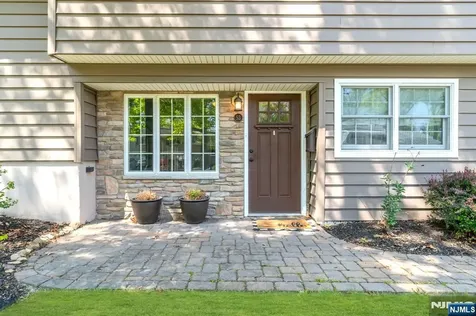 53 Smithfield Road Waldwick NJ 07463