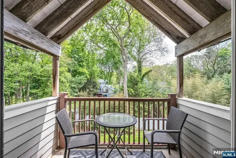 42 Lakewood Avenue Ho-ho-kus NJ 07423