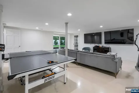 42 Lakewood Avenue Ho-ho-kus NJ 07423