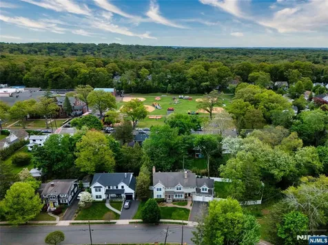 42 Lakewood Avenue Ho-Ho-Kus NJ 07423