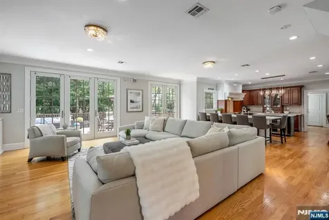42 Lakewood Avenue Ho-ho-kus NJ 07423