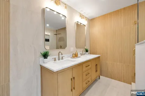 448 Fern Avenue Lyndhurst NJ 07071
