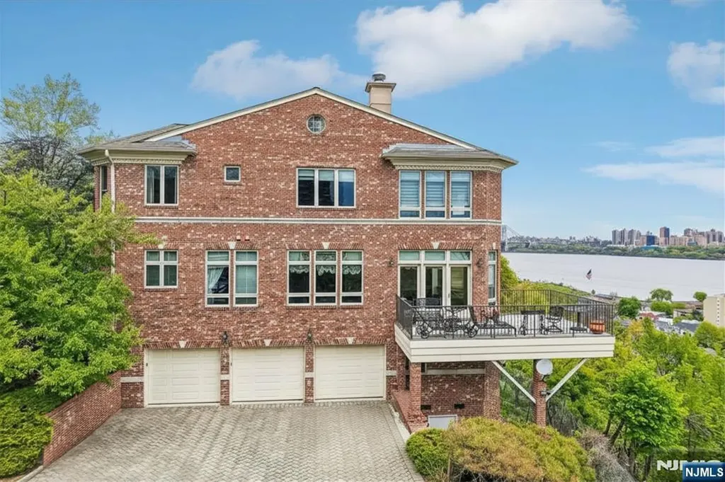 2 Ascot Way Fort Lee NJ 07024