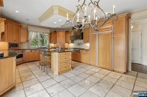 2 Ascot Way Fort Lee NJ 07024