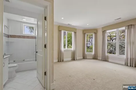 2 Ascot Way Fort Lee NJ 07024