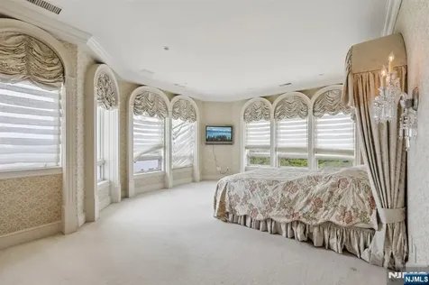 2 Ascot Way Fort Lee NJ 07024