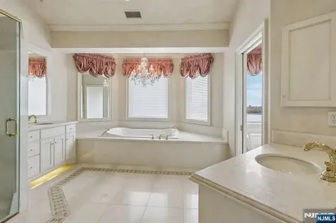 2 Ascot Way Fort Lee NJ 07024