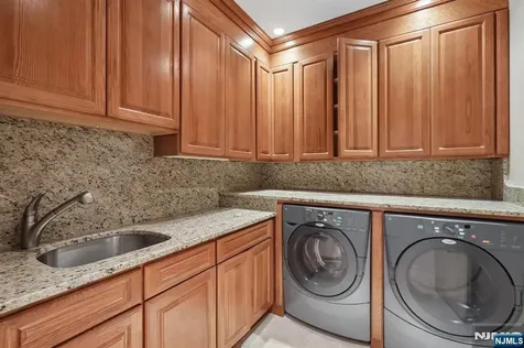 2 Ascot Way Fort Lee NJ 07024