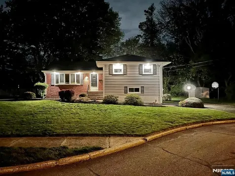 800 Glenside Court Oradell NJ 07649