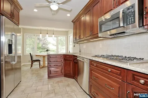 800 Glenside Court Oradell NJ 07649