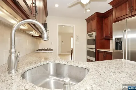 800 Glenside Court Oradell NJ 07649