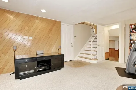 800 Glenside Court Oradell NJ 07649