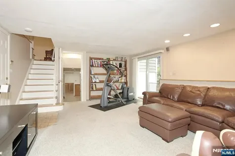 800 Glenside Court Oradell NJ 07649