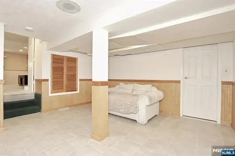 800 Glenside Court Oradell NJ 07649