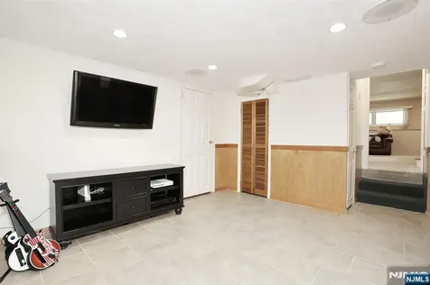 800 Glenside Court Oradell NJ 07649