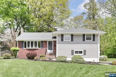 800 Glenside Court Oradell NJ 07649