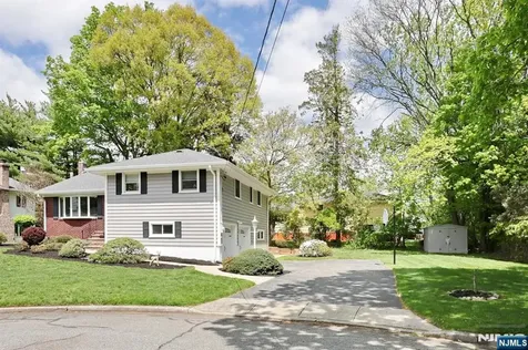 800 Glenside Court Oradell NJ 07649
