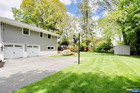 800 Glenside Court Oradell NJ 07649