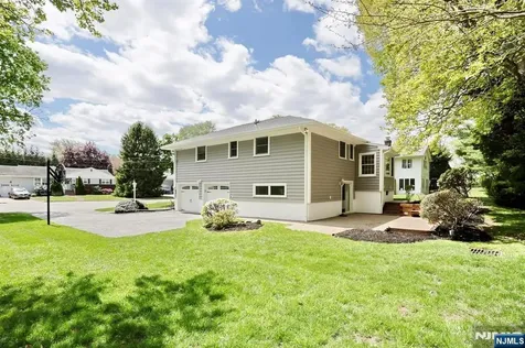800 Glenside Court Oradell NJ 07649