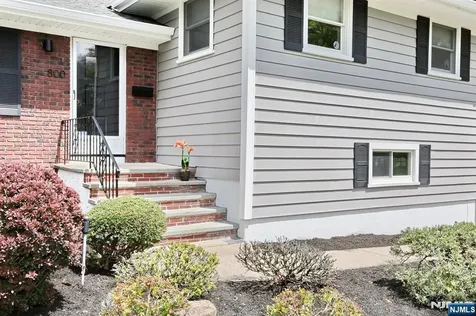 800 Glenside Court Oradell NJ 07649