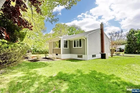 800 Glenside Court Oradell NJ 07649