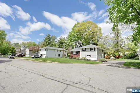 800 Glenside Court Oradell NJ 07649