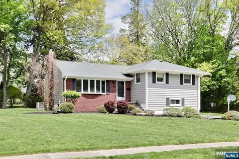 800 Glenside Court Oradell NJ 07649