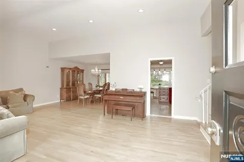 800 Glenside Court Oradell NJ 07649